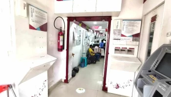 ஆக்ஸிஸ் வங்கி - Ground Floor