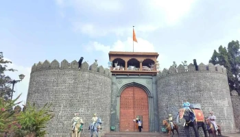 சிவசிருஷ்டி கில்லா ( அக்லுஜ் போர்ட் ) - Akluj, அக்ளுஜ்