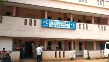 மனுகுரு போலீஸ் ஸ்டேஷன் - Burgampadu Eturnagaram Road
