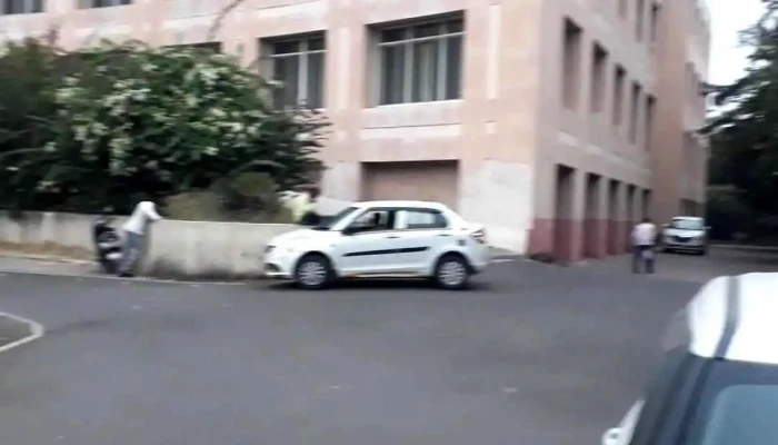Aattciyr Aluvlk Viittiyoo - Latur, லாத்தூர்