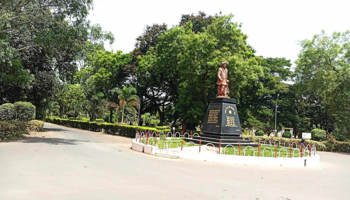 Mkaatmaa Pulee Kirissi Vityaapiit Raahuri Ellaam - Rahuri