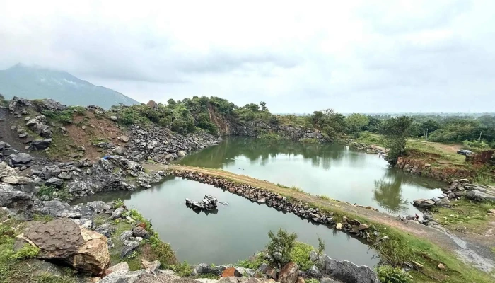 Nilgiri Lake - Behind Mirigini Sasana