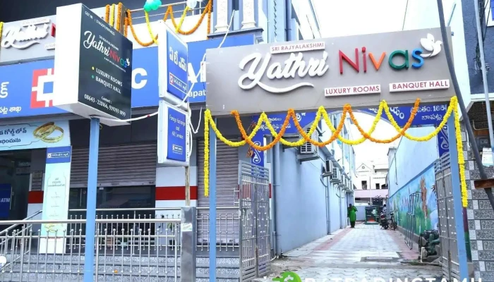 Yathri Nivas - Upstairs Hdfc Bank