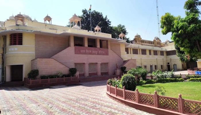 நகர் நிகம் ஜெய்ப்பூர், ஹெரிட்டேஜ் - Behind Hawa Mahal Road