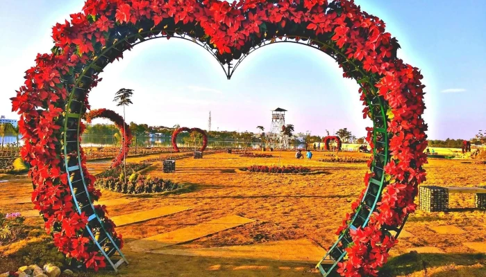 பேர்ட் ஸந்க்துவாரி பார்க் அண்ட் பிளவர் கார்டன் - Dungarpur