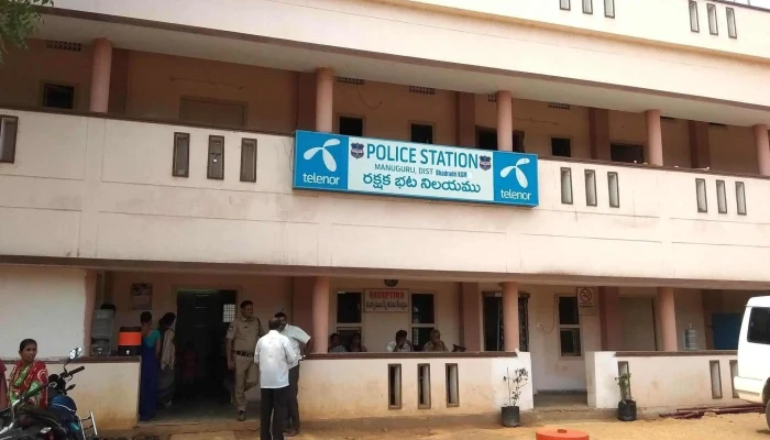 மனுகுரு போலீஸ் ஸ்டேஷன் - Burgampadu Eturnagaram Road